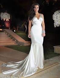 Costume Change Newlywed Kim Kardashian Dons Dress Number Two As She Heads Into Her Reception With Kris Humphries Kim Kardashian Wedding Dress Celebrity Dresses Vera Wang Wedding Gowns