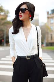 Black And White Outfit With Red Lipstick Classic Black And White Love This Tucked Belt Red Lipstick Asian Vintage Sunglasses Summer Women Style Fashion Fashion Style Power Dressing