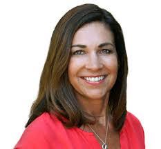 Amanda Degges's Instagram, Twitter & Facebook