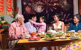 Để cho năm sau làm ăn phát đạt hơn năm trước, những nhân viên này còn thức đúng đến 2 giờ chiều nhằm cầu mong vượt chỉ tiêu 200%. Bai VÄƒn Kháº¥n Lá»… Cung Táº¥t Nien Cuá»'i NÄƒm
