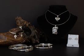 16, 1910, a robbery attempt was reported at a jewelry store in the stepney district of east london. Visit Us In Store 122 Churchill Silver Creations Facebook