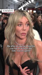 Mama needs her wine.🍷⚽️ (🎥: Los Angeles Times via Getty Images) #EMMYs  #popculture #robmcelhenney #kaitlinolson #itsalwayssunnyinphiladelphia