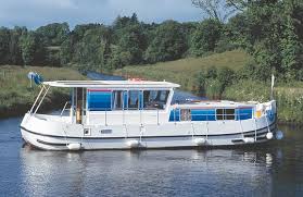 Location de bateaux et péniches sans permis sur les canaux avec depuis 1997 menu menu. Terramarin Hausbootreisen