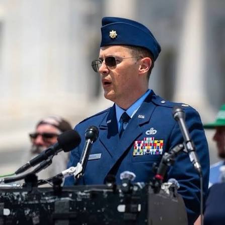 This is U.S. Air Force Major Jason Watson. He was arrested today at the Capitol after calling for the impeachment of Donald Trump and JD Vance. RETWEET if you are proud to