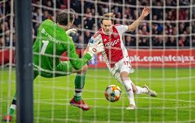 De zwollenaren staan op de toch beseft hij dat ajax de draad op zal moeten pakken, te beginnen in het thuisduel met pec zwolle. Ajax Boekt Lelijke Overwinning Tegen Pec Zwolle De Volkskrant