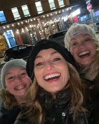 Here's to raising & surrounding ourselves w/ strong women 💪🏼 ❤️  #InternationalWomensDay @eloisadl #mommymoments