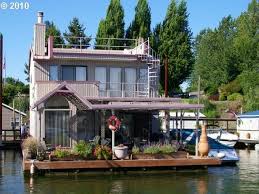 Floating Homes House Boats Jane Betts Stover Realtor Portland Oregon Floating House Oregon Beach House House Boat