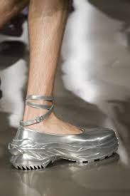 Maison Margiela At Paris Fashion Week Spring 2019 Shoes Fashion Photography Margiela Shoes Fashion Boots