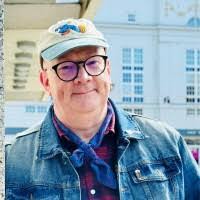 Charles Moy's Instagram, Twitter & Facebook