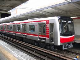 大阪メトロ30000系 (31系) 31618f夜間陸送 (2021.4.26) 2021年4月28日（水） 2021年4月26日から神戸の川崎重工で完成した大阪メトロ御堂筋線の30000系 (31系) 31618編成の夜間に陸上輸送が開始されています。 初日26日は先頭車が輸送されるので初めて撮影に挑みました。 æ–°å¹¹ç·šã‚°ãƒªãƒ¼ãƒ³è»Š æ­è¼‰ å¾¡å ‚ç­‹ç·š30000ç³»ç¬¬4ç·¨æˆãŒé‹è»¢é–‹å§‹ ã‚¨ã‚¹ãƒ©ã‚¤ãƒ³ãƒŠ