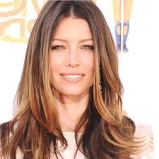 Balayage Caramel Pour Qui Sont Faites Les Meches Caramel Balayage Caramel Balayage Cheveux Chatain Coiffure Cheveux Mi Long