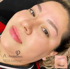 De esos antes y después que nos encantan 🤩🤩🤩 Empodera tu mirada 👑 con  la magia del Microblading 💫 🖋 Artista certificada PHIBROWS ✨Diseño y  medida de acuerdo a la morfología de