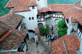 Francezii au realizat recent un reportaj despre castelul bran. Castelul Bran Dracula Din Transilvania Program De VizitÄƒ PreÈ› Intrare