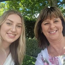 Paula Beasley's Instagram, Twitter & Facebook