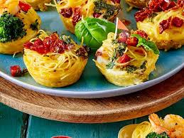 Diese pfannkuchen spieße kaltes buffet in 2019. Karneval Bunte Rezepte Furs Buffet Lecker