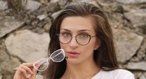 Glass or Plastic: Which Type of Lens Should You Choose ...