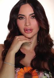 Juliette Cantrell's Instagram, Twitter & Facebook