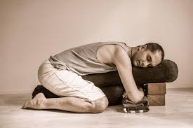 Not sure what to do with your bolster? The Yoga Lunchbox