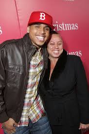 Кристофер морис (крис) браун — американский певец и актёр. Chris Brown Unfollows His Mom On Twitter Before Assault Arrest Hollywood Life