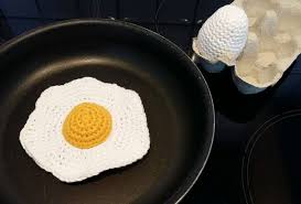 Un Oeuf Au Plat Tuto Inside Aliments En Crochet Oeuf Au Plat Modeles De Jouets Au Crochet