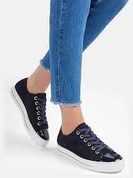 Central to paul green's approach to footwear is a balance between striking designs and functionality. Paul Green Sneaker Marine