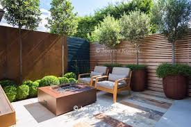 Small Contemporary Garden In Teddington Designed By Tony Woods All Photos C Joanna Kossak Contemporary Garden Small Garden Design Scandi Garden