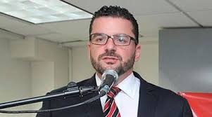 Golpean al periodista deportivo Dionisio Soldevila en las afueras del  Quisqueya