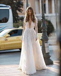 Maybe you would like to learn more about one of these? Der Trend Fur Die Hochzeit Eine Gin Bar Kleider Hochzeit Hochzeitskleid Brautkleid
