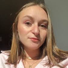 Victoria Schuster's Instagram, Twitter & Facebook