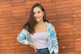 Maybe you would like to learn more about one of these? Pakai Kemben Putih Ketat Seksi Prilly Latuconsina Tenteng Tas Branded Puluhan Juta Rupiah Semua Halaman Stylo