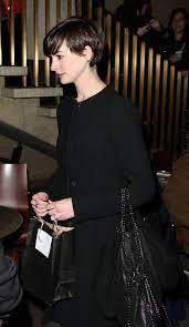 anne hathaway ann broadway opening night 17 gotceleb ヘアスタイル ロング 美髪 ショートカット ファッション