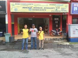 Professional windscreen repair, windscreen replace, tinted service and even windscreen insurance claim service can be done at dr cermin as well. Noorhisham Tak Patah Semangat
