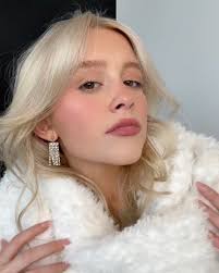 Are you ready for your soft sophisticated look? ✨ It's time to embrace  elegance that never goes out of style. 🌹 Products used for this timeless  glow: 💄 Charlie's Rose Lipstick –