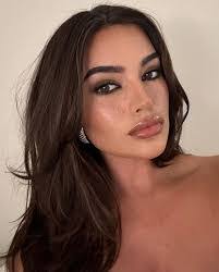 Alex Duff's Instagram, Twitter & Facebook