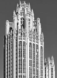 La Tribune Tower A Chicago Etats Unis 1922 1925 Concu Par Les Architectes John Mead Howells Et Raymond Hood C Architecture Contemporary Architecture Tower