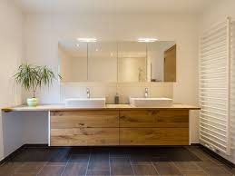 Badezimmermobel Modernes Lebendiges Badezimmermobel Unterbau Aus Geschroppter Rustikales Wohnzimmer Rustikal Modern Moderne Badezimmerideen