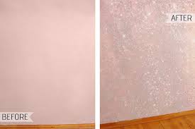 A golden wall at the museet for pop. Adding Glitter To Your Wall Is Such An Easy Way To Jazz A Space Up And Its Totally Customiza Glitter Accent Wall Glitter Paint For Walls Glitter Wall Paint Diy