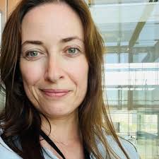 Cand.merc.(kom)✔️👩🏼‍🎓 🥂🌸 I sidste uge forsvarede Elisabeth Vitalis  Tausen og jeg vores speciale omkring purpose branding i den finansielle  sektor, som vi det sidste halve år har udarbejdet i…