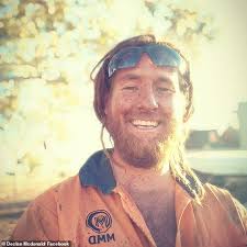 Tradie delivers case of Emu Export beer to firefighters in Yanchep, Perth