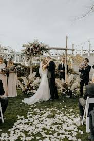 Perfect.plus we get to see weddings like tertius & melissa's.the wedding took place at oakfield farm in south africa. Pike Place Market Florists The Knot