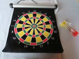 Um das dartboard regelgerecht aufzuhängen, werden nur 2 maße benötigt: Dartscheibe Aufhangen