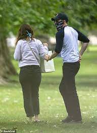 Rumours of chris evans and lily james dating emerged in july as the pair were spotted together in london. Pin By ×¨×¢×•×ª ×©×œ×•×ž×•×'×™×¥ On Chris Evans Chris Evans Lily James Chris