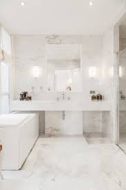 L'hôtel marignan est un établissement 5 étoiles situé à paris dans le quartier des célèbres champs elysées. Appartement De Luxe Triangle D Or Paris Contemporain Salle De Bain Paris Houzz