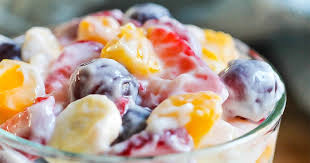 Sama seperti judulnya, resep cara membuat salad buah yoghurt kali ini menggunakan bahan yang lain dari yang lain. Resep Salad Buah Yogurt Yang Segar Dan Sehat Untuk Dessert Di Rumah Popmama Com