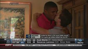 Twitter reacts to Michael Sam kissing his boyfriend on-air after being  drafted | WGN-TV