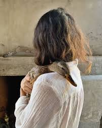 Her Tea Leaves In 2020 Beauty Long Hair Styles Girl Photos