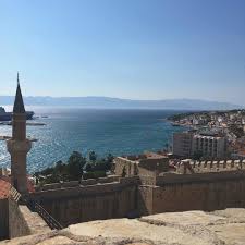 İzmir (tarihi adı ile smyrna) türkiye'nin üçüncü en yoğun nüfuslu şehri ve i̇stanbul'dan sonra ülkedeki en büyük limana sahiptir. 10 Wisata Andalan Izmir Kota Terbesar Ketiga Di Turki