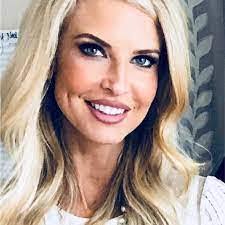 Kelly Pyper's Instagram, Twitter & Facebook