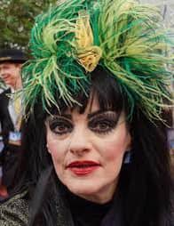 The kiss of the day... **Nina Hagen with... Who knows that man ?
