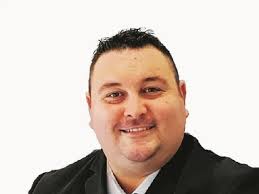 Alex Farina con i No Green Pass: «Però diciamo sì al vaccino»